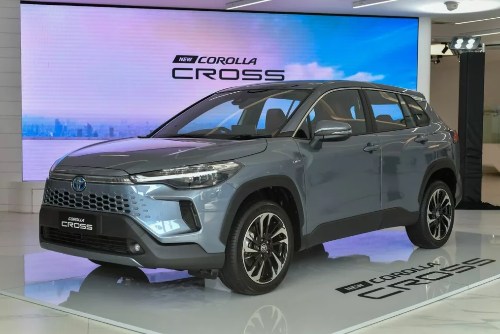Toyota Corolla Cross bản tiêu chuẩn 1.8 Sport 1
