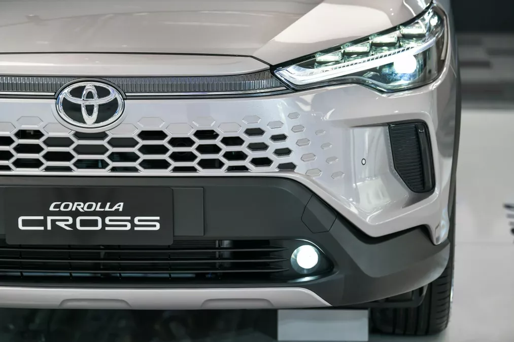 Toyota Corolla Cross bản tiêu chuẩn 1.8 Sport a1