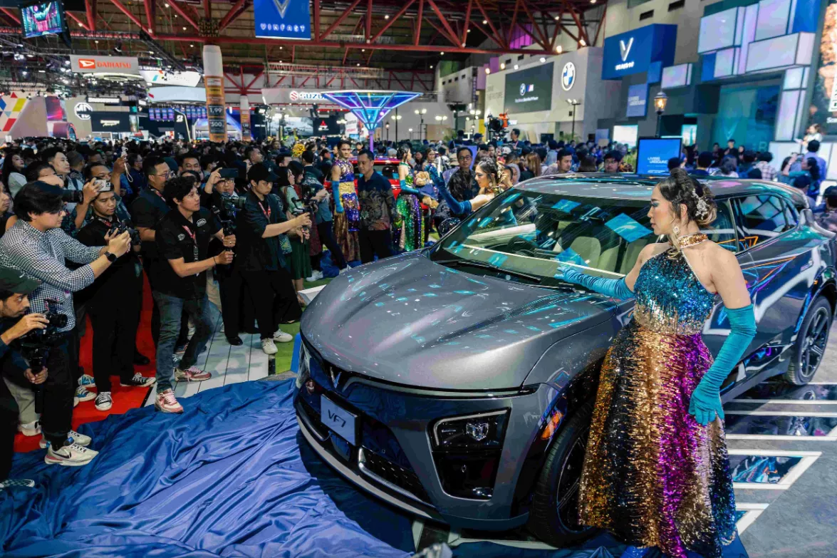 VinFast ra mắt dải xe điện tay lái nghịch tại triển lãm Ô tô Quốc tế Indonesia 2