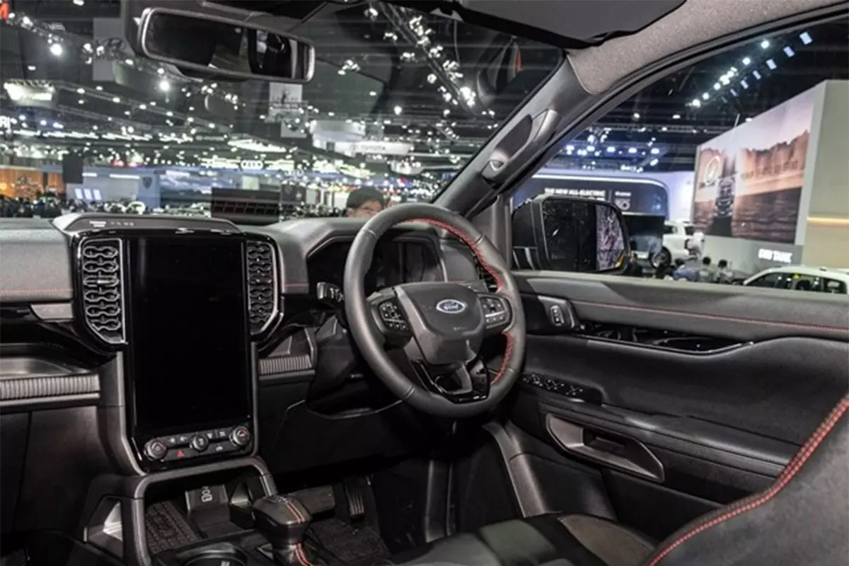 Nội thất Ford Ranger Stormtrak tích hợp nhiều tiện nghi đáng giá 1