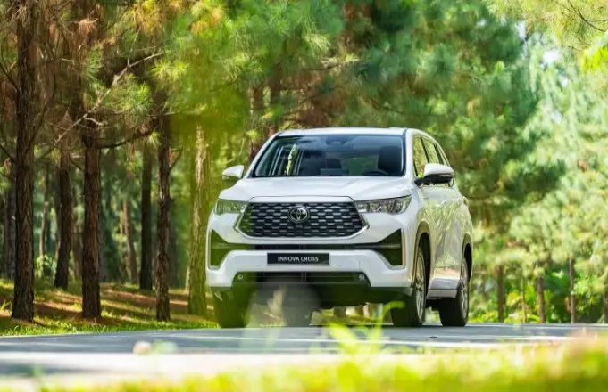 Toyota Innova Cross 1