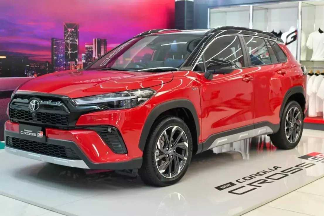 Toyota Corolla Cross bản tiêu chuẩn 1.8 Sport. 1