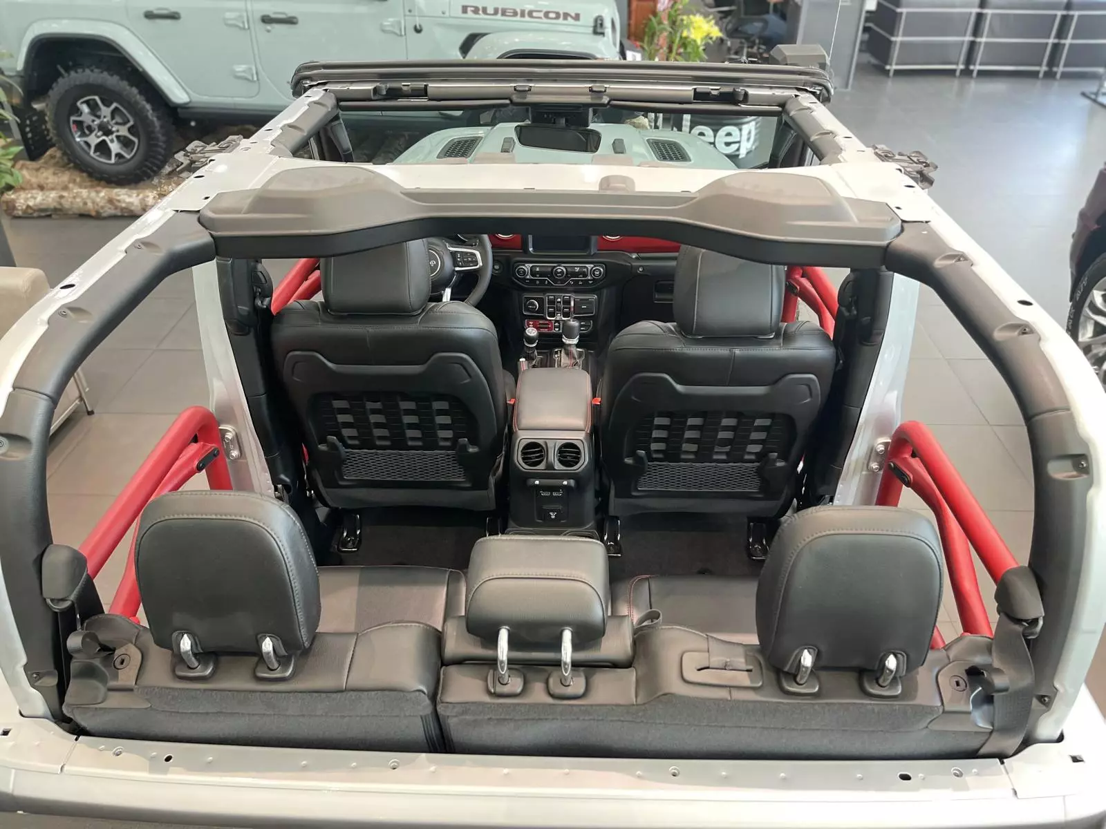 Kết cấu hàng ghế trong xe Jeep Gladiator.