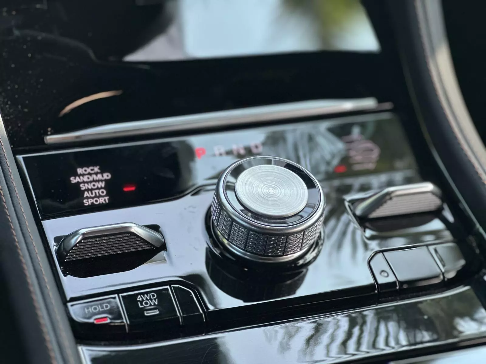 Cần số dạng núm xoay trên Grand Cherokee