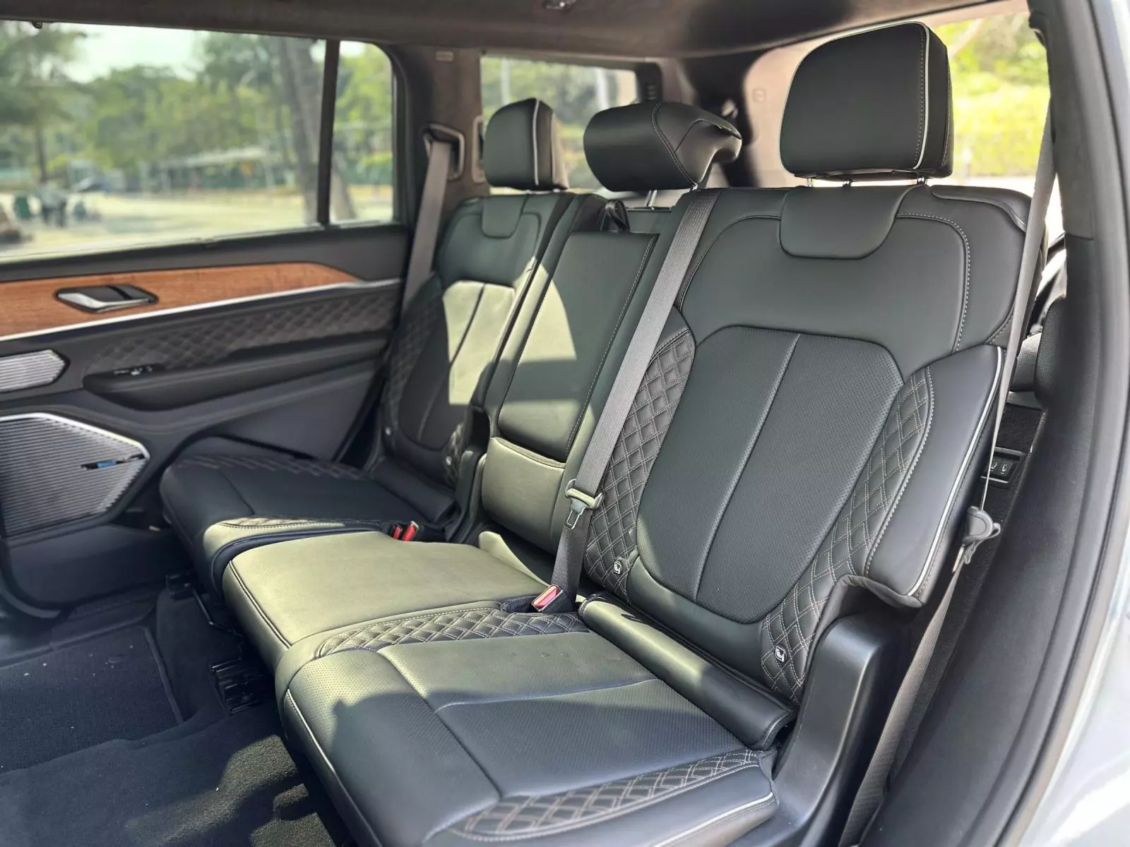 Hàng ghế sau của Jeep Cherokee.