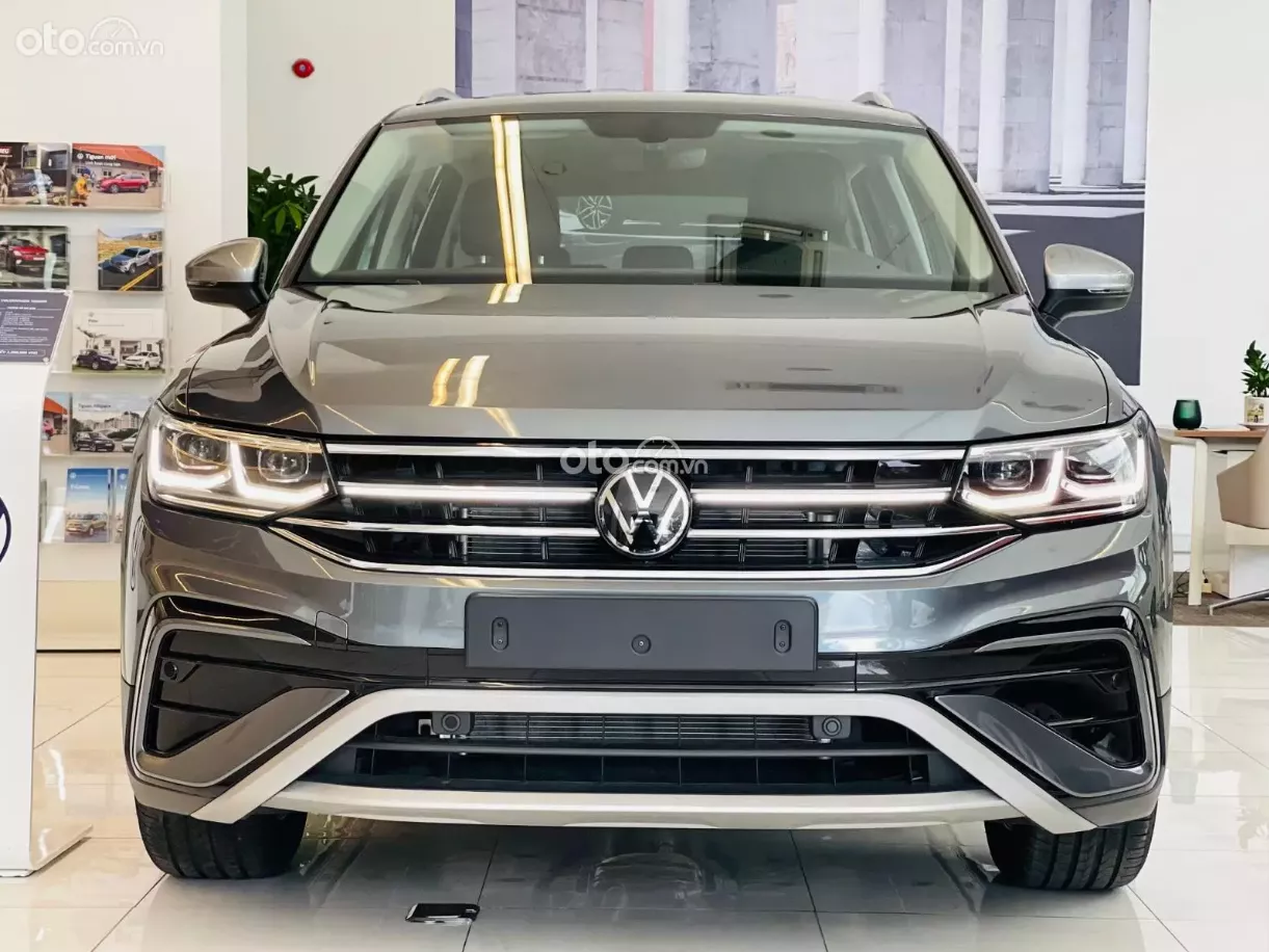 Đầu xe Volkswagen Tiguan .