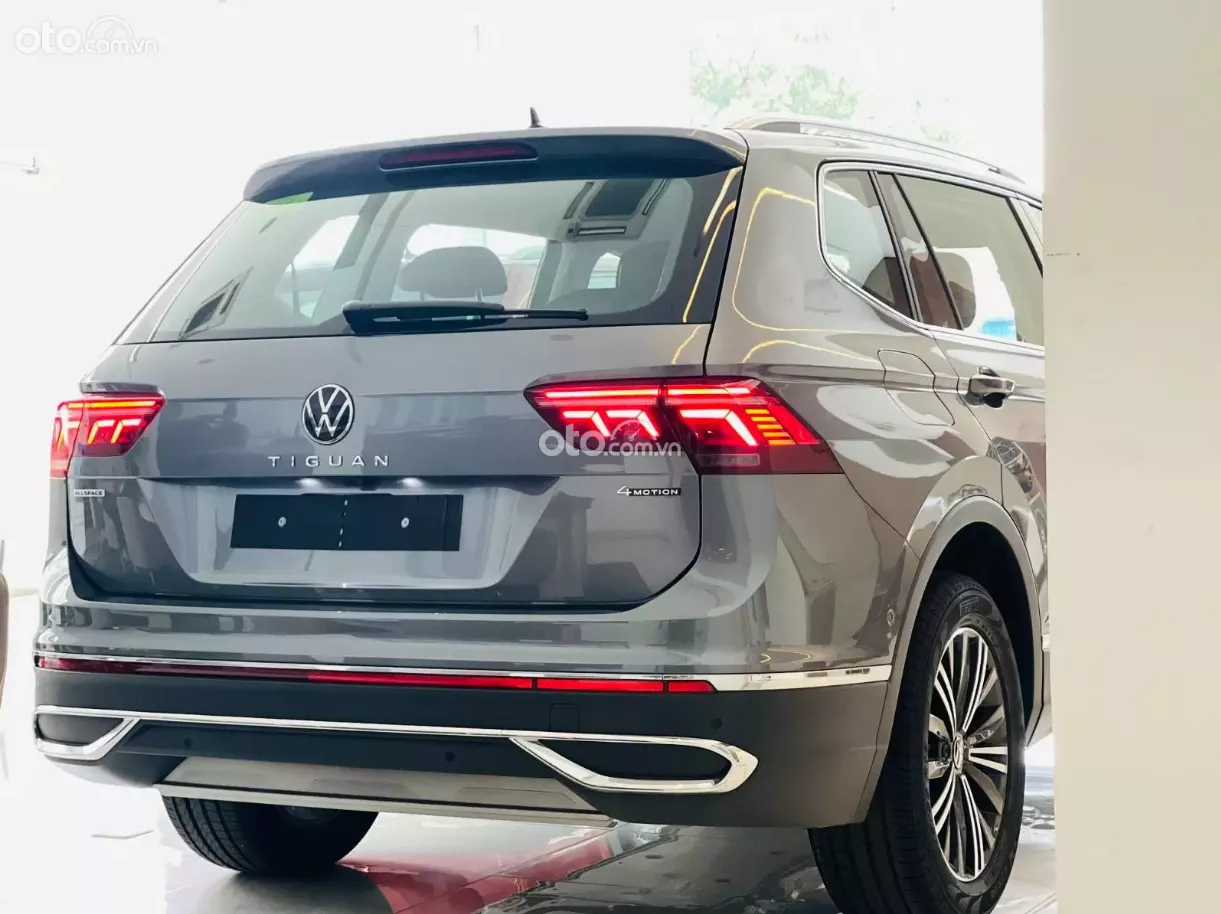 Đuôi xe Volkswagen Tiguan.