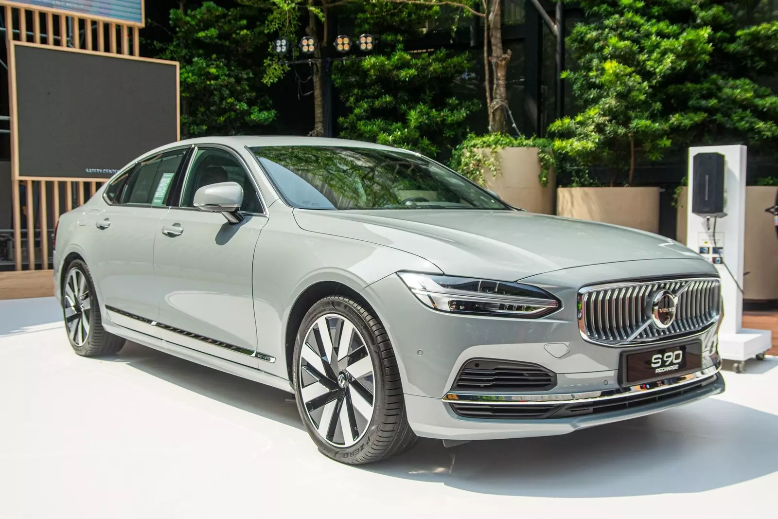 Volvo S90 Recharge động cơ plug-in hybrid ra mắt thị trường Việt, giá 2,89 tỷ đồng Volvo S90 Recharge động cơ plug-in hybrid ra mắt thị trường Việt, giá 2,89 tỷ đồng 1