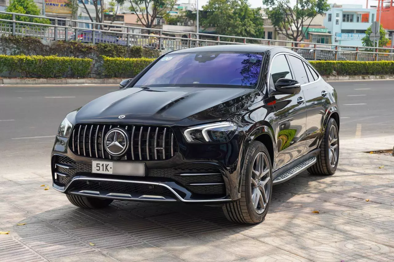 Chi phí lăn bánh GLE 53 coupe dự kiến rơi vào khoảng 5,33 tỷ sau khi áp dụng chương trình ưu đãi của đại lý. 1