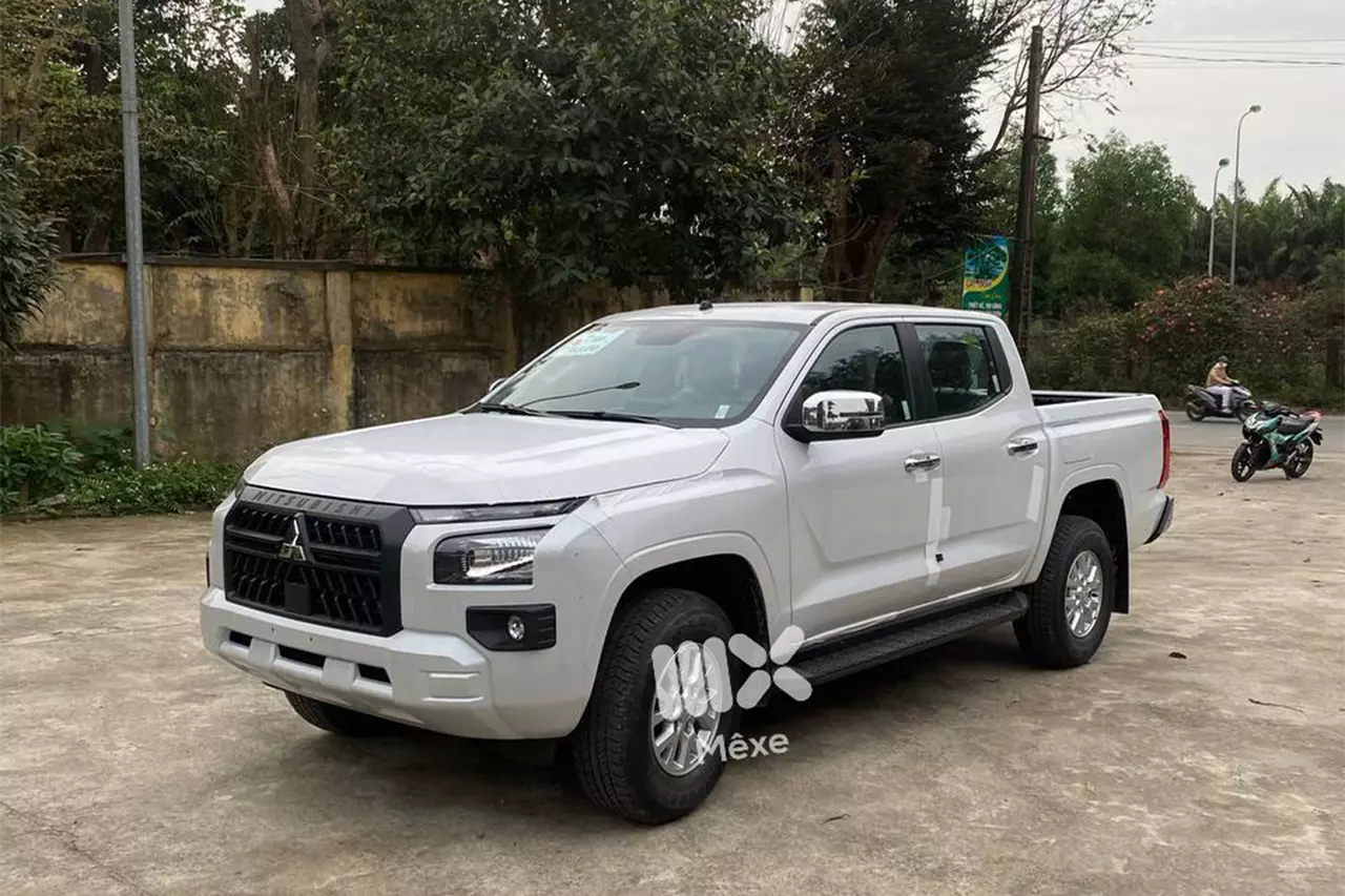 Bắt gặp Mitsubishi Triton 2024 thế hệ mới lăn bánh tại Hà Nội Bắt gặp Mitsubishi Triton 2024 thế hệ mới lăn bánh tại Hà Nội 1