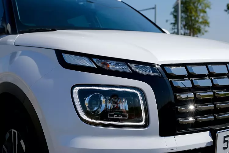 Đèn chiếu sáng dạng Projector LED thiết kế tách cụm Đèn chiếu sáng dạng Projector LED thiết kế tách cụm.