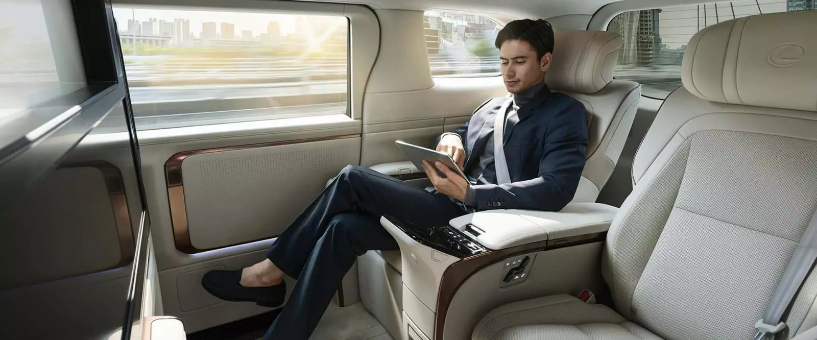 Thông số kỹ thuật xe Lexus LM 500h 2024: Nội thất Thông số kỹ thuật xe Lexus LM 500h 2024: Nội thất.