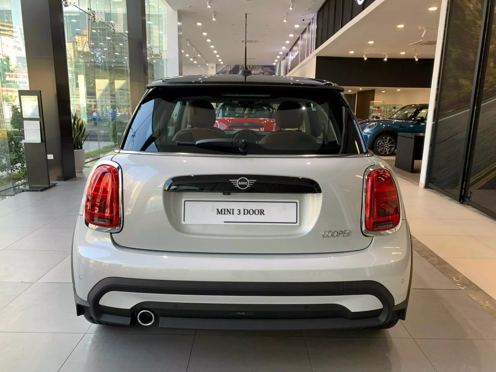 Đuôi xe MINI Cooper 3 cửa .