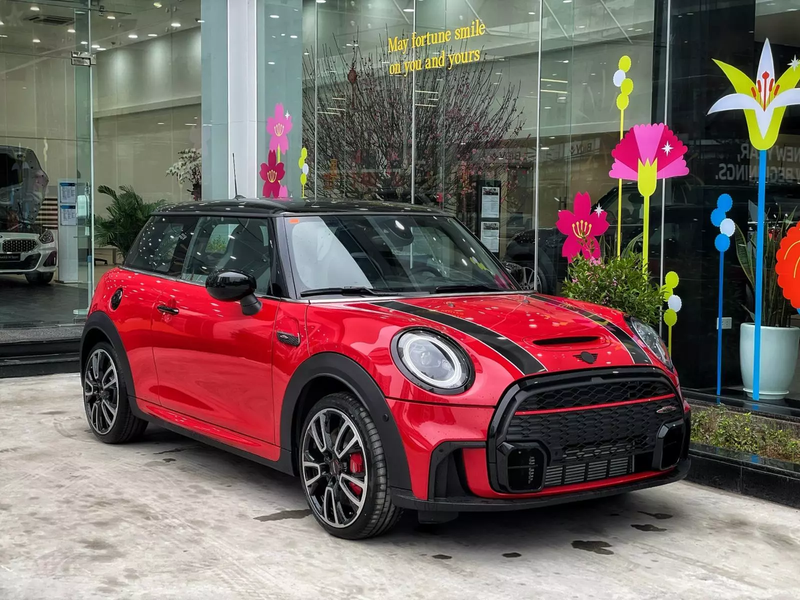 Vận hành MINI Cooper 3 cửa.