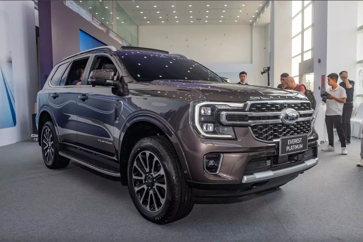 Ford Everest Platinum và Ranger Stormtrak chốt giá chính thức tại Việt Nam, giao xe tháng 5 tới Ford Everest Platinum và Ranger Stormtrak chốt giá chính thức tại Việt Nam, giao xe tháng 5 tới
