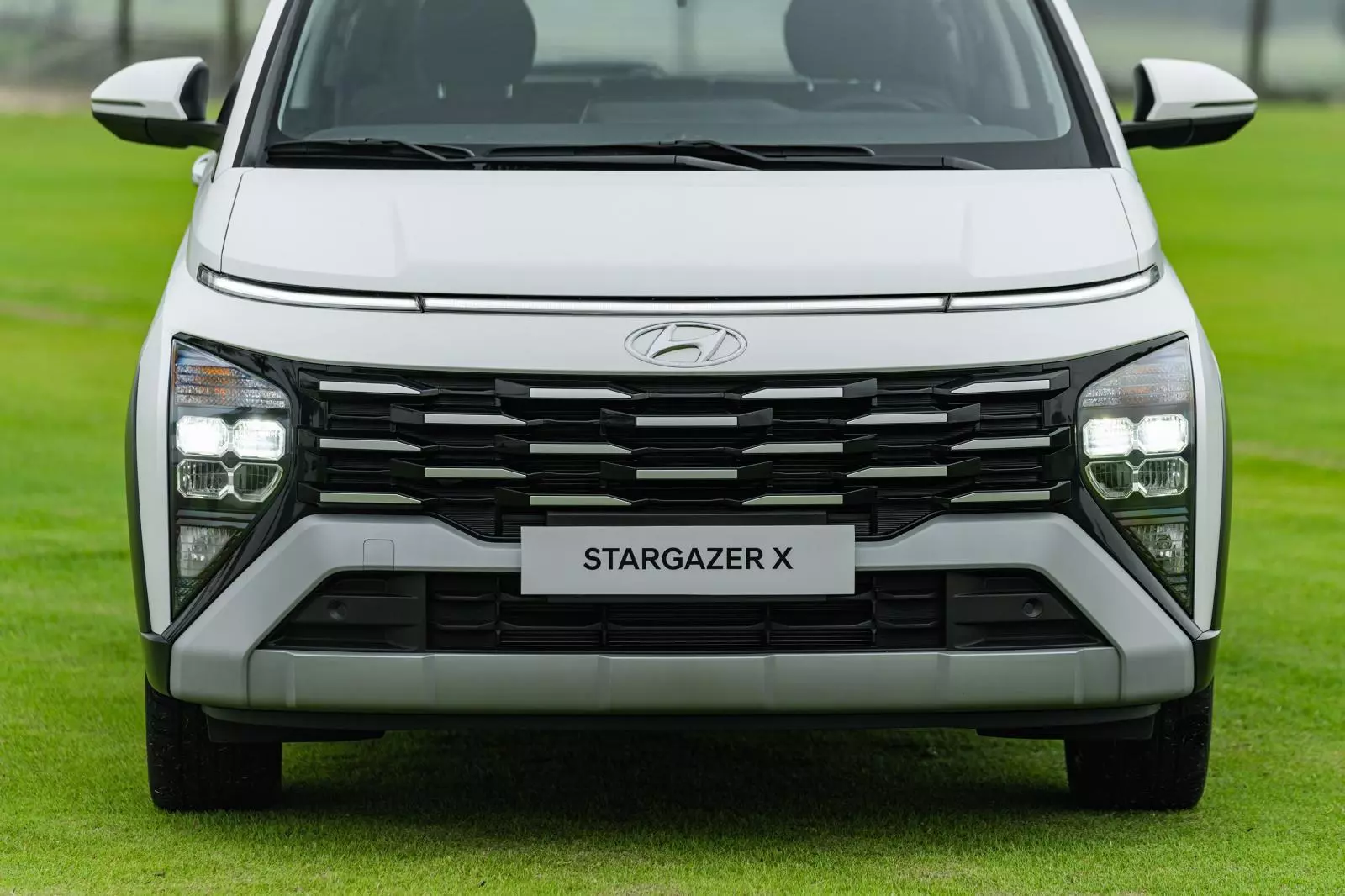 Lưới tản nhiệt trên Hyundai Stargazer.