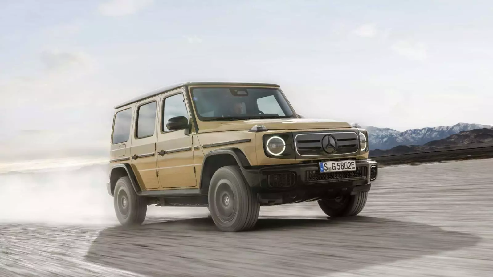Điểm khác biệt rõ nhất trên Mercedes-Benz G 580 so với bản máy xăng nằm ở hệ truyền động Điểm khác biệt rõ nhất trên Mercedes-Benz G 580 so với bản máy xăng nằm ở hệ truyền động.