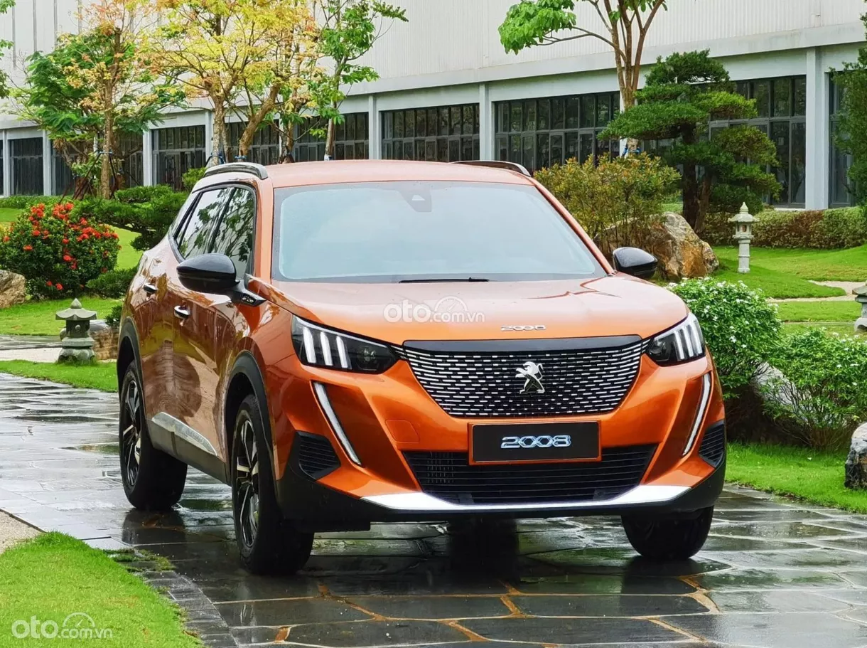 Đầu xe Peugeot 2008.