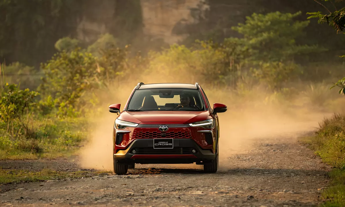 Vận hành xe Toyota Corolla Cross.