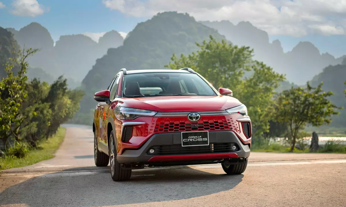 Đầu xe Toyota Corolla Cross.