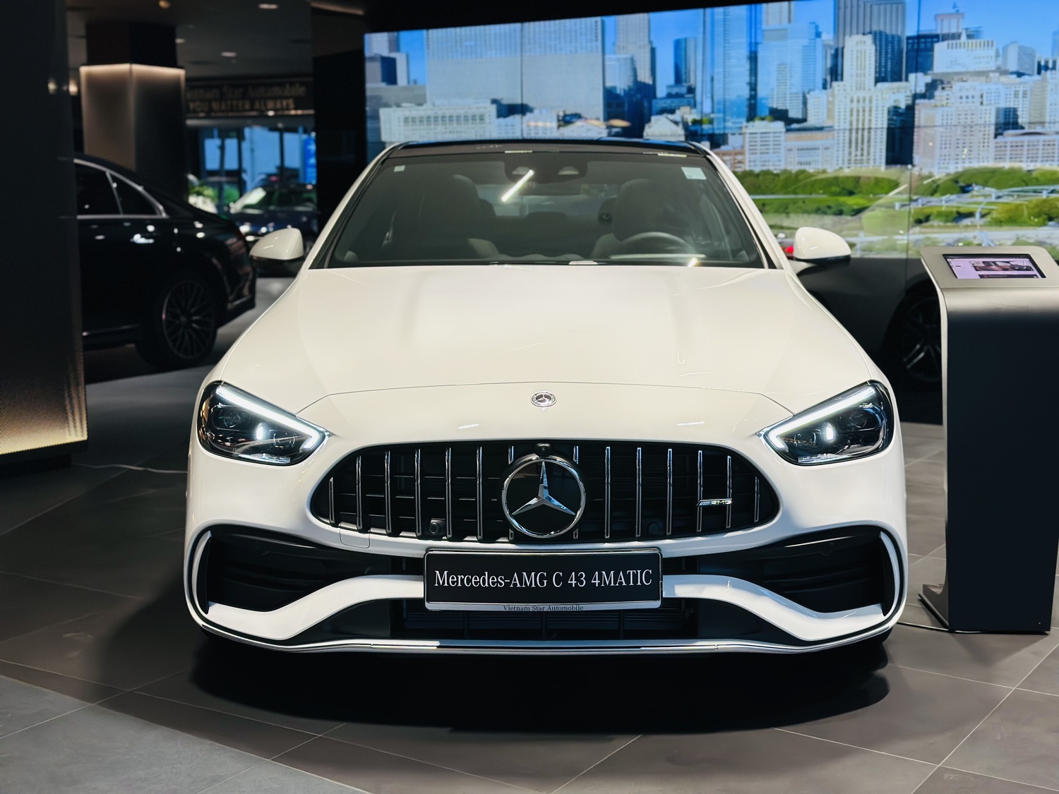 Đầu xe Mercedes-AMG.