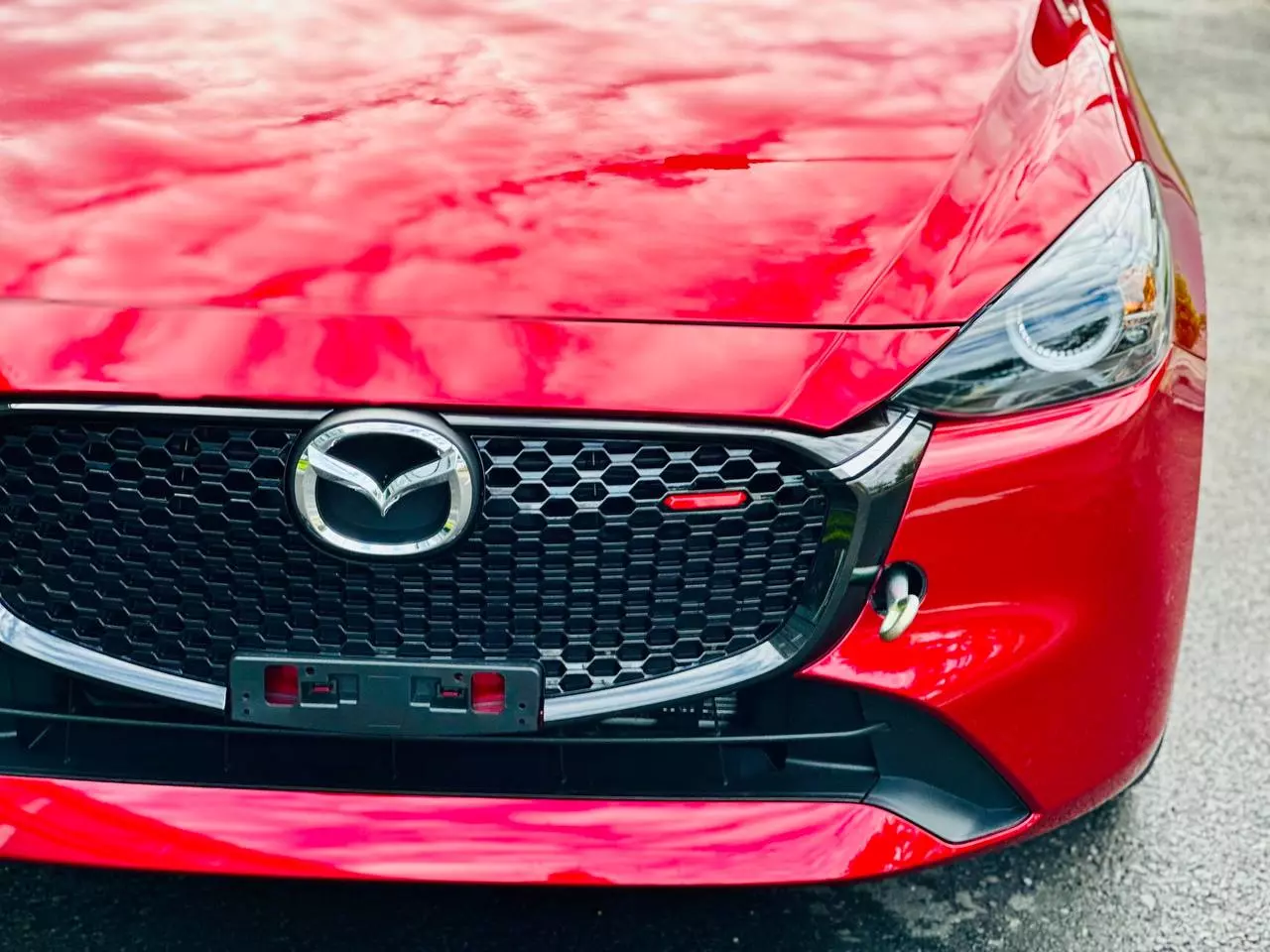 Lưới tản nhiệt xe Mazda 2.