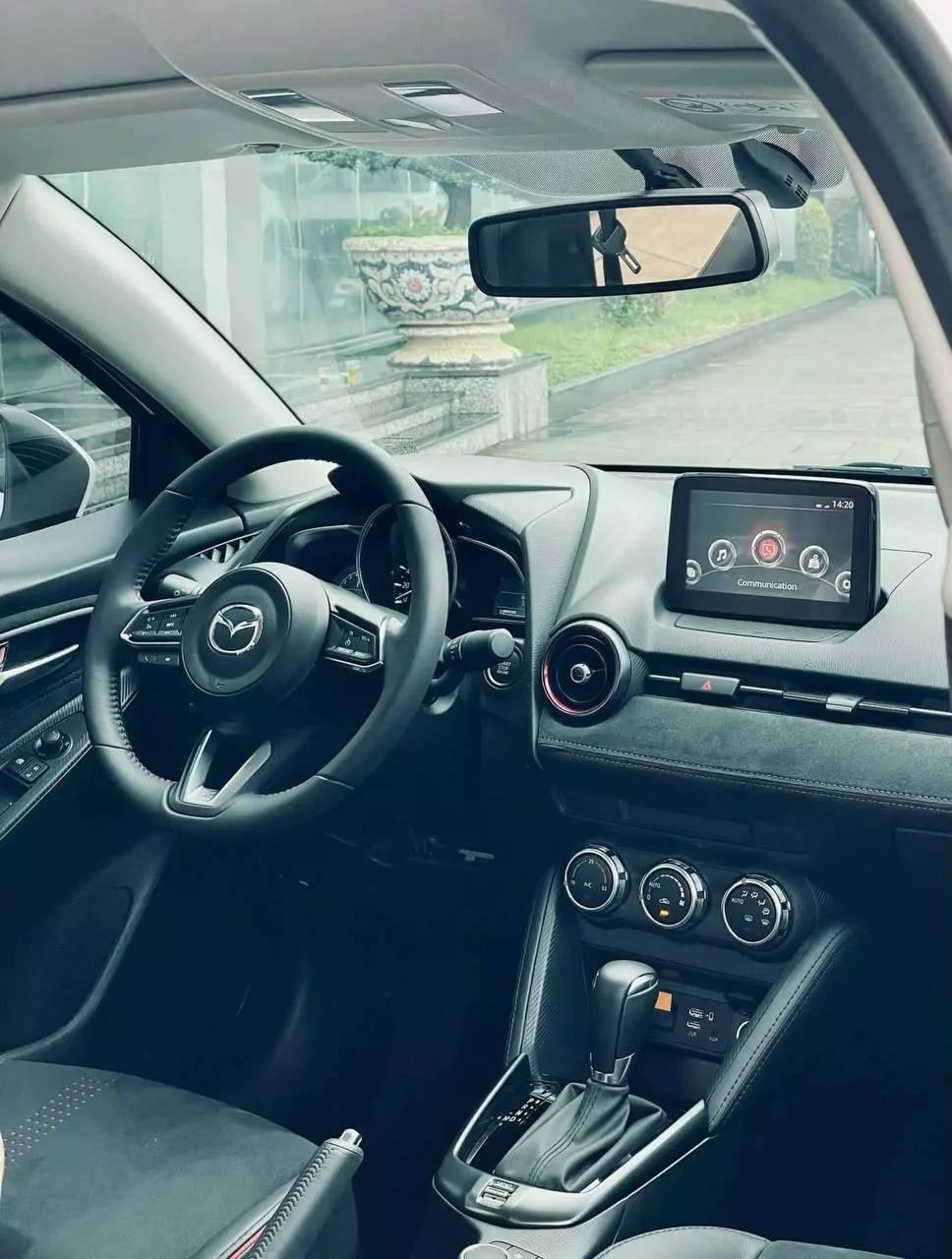 Nội thất Mazda 2.