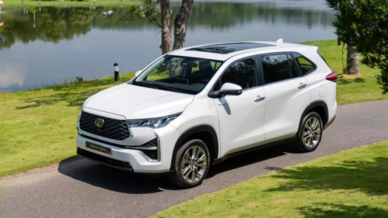 Top 10 xe bán chạy nhất thị trường: Xpander dẫn đầu, Innova Cross tạo "cú hích" bất ngờ 1