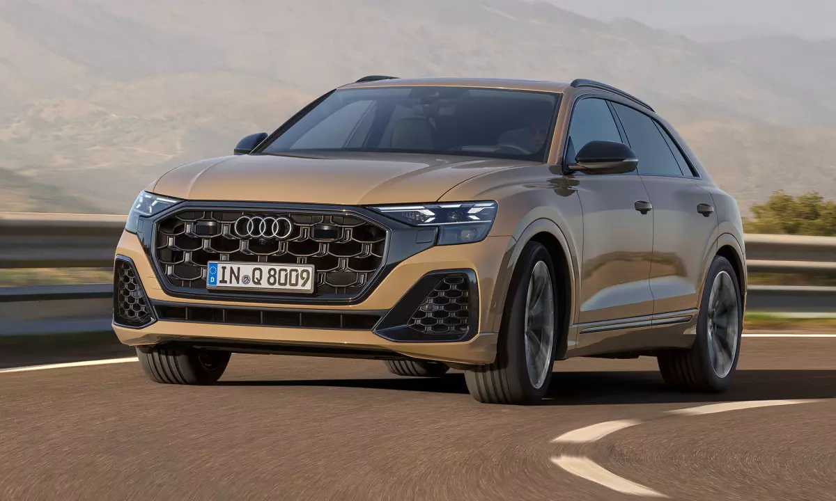 Động cơ - Vận hành xe Audi Q8 .