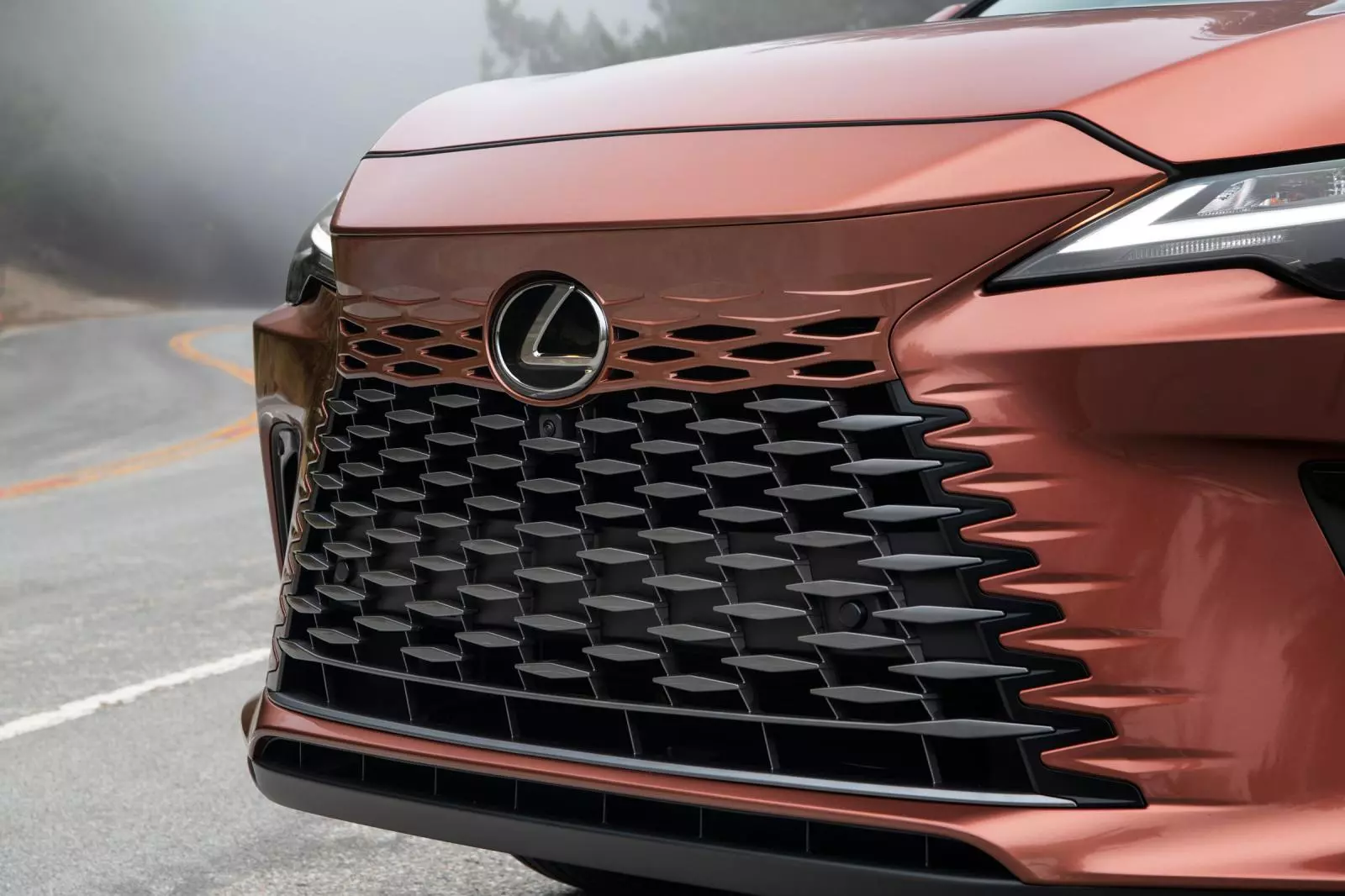 Tản nhiệt xe Lexus RX 350.