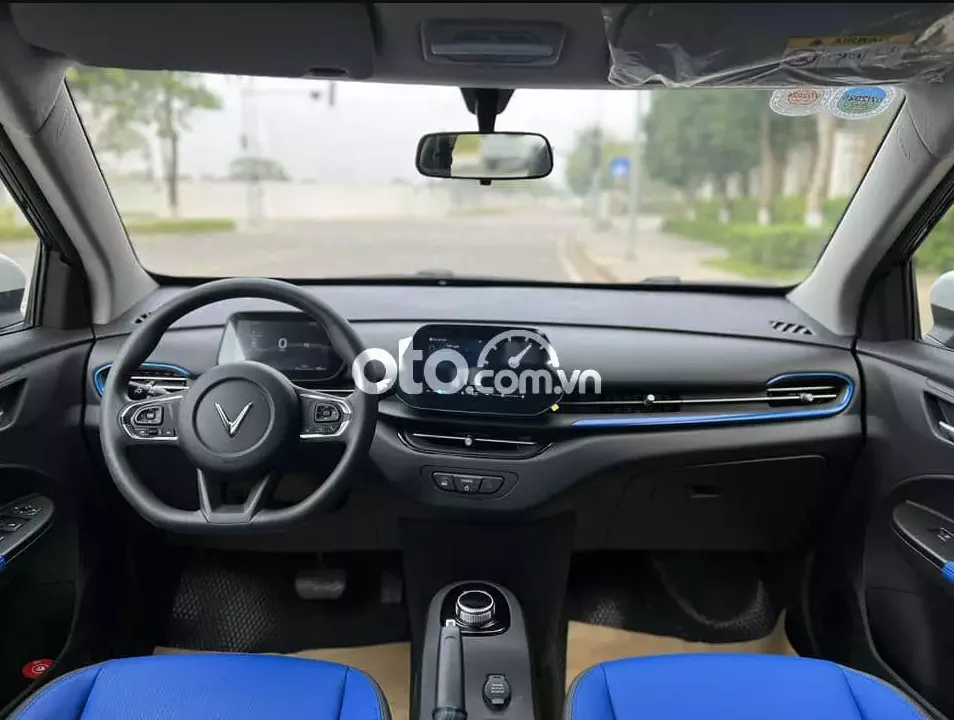 Khoang nội thất chiếc VinFast VF 5 đã qua sử dụng không khác gì xe mới.