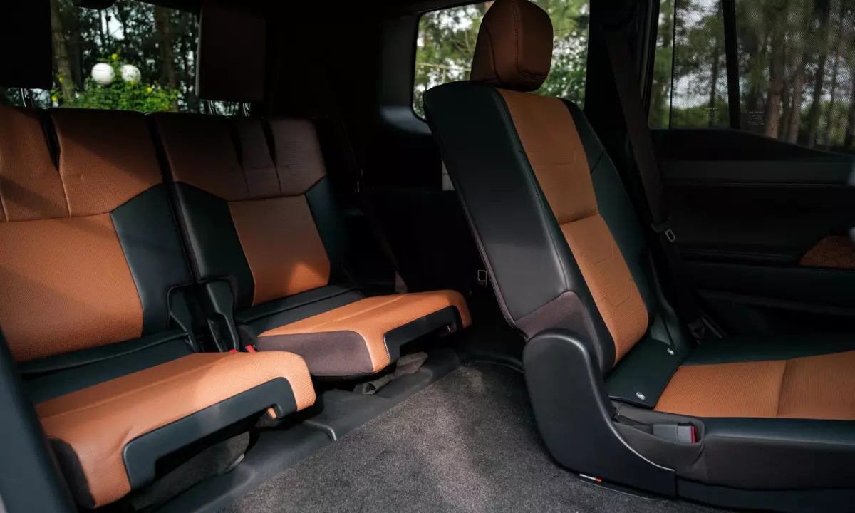 Hàng ghế thứ 2 trên xe Lexus GX 550.