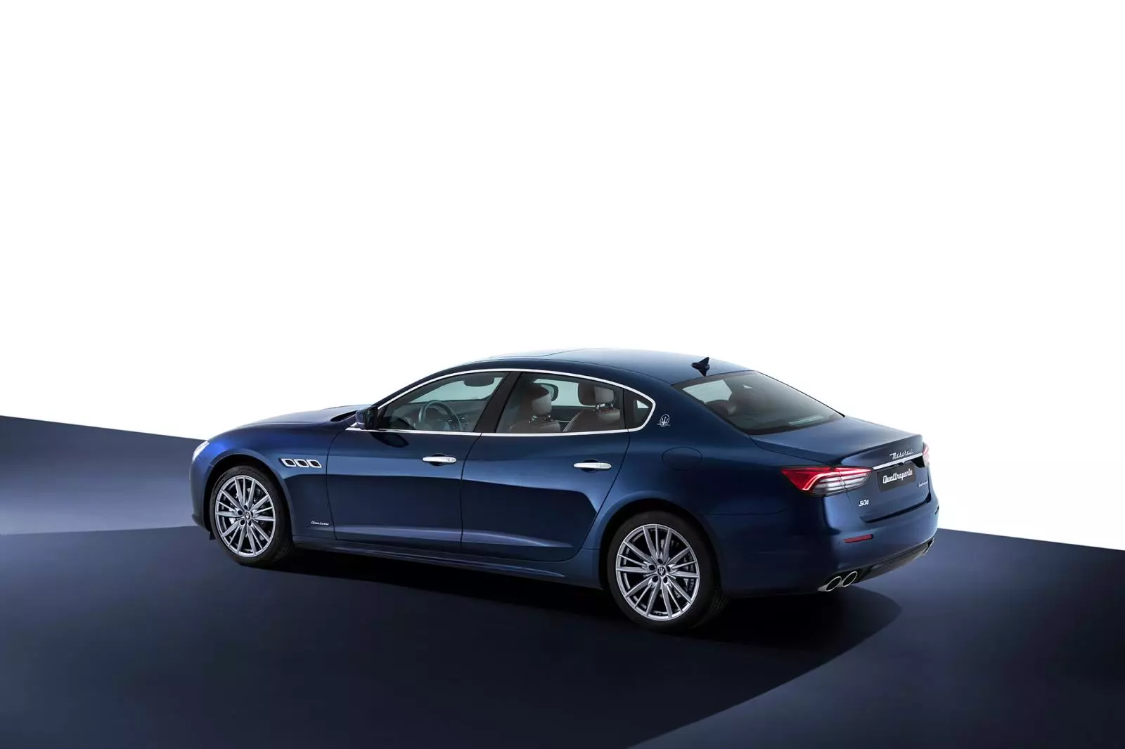 Maserati Quattroporte mang vẻ đẹp trẻ trung, phong cách.