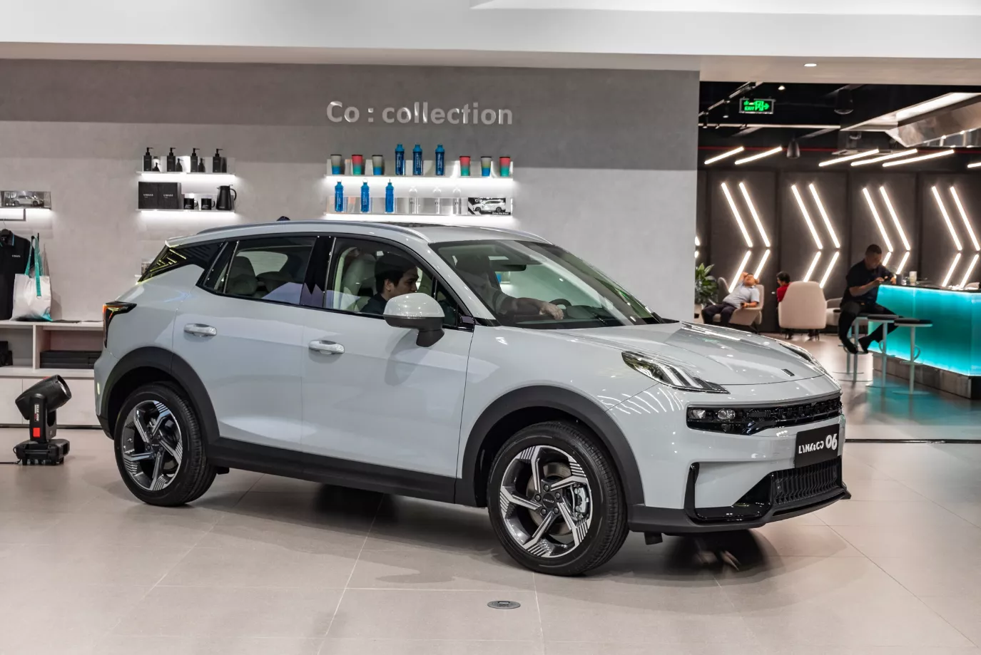 Giá xe Lynk & Co 06 mới nhất.