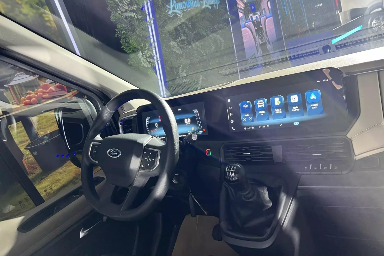 Nội thất Ford Transit Limousine Nội thất Ford Transit Limousine 1