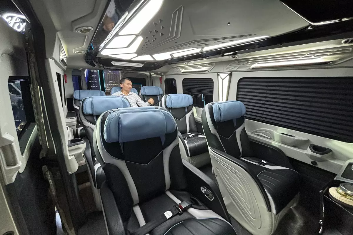 Transit Limousine 4 Transit Limousine a4