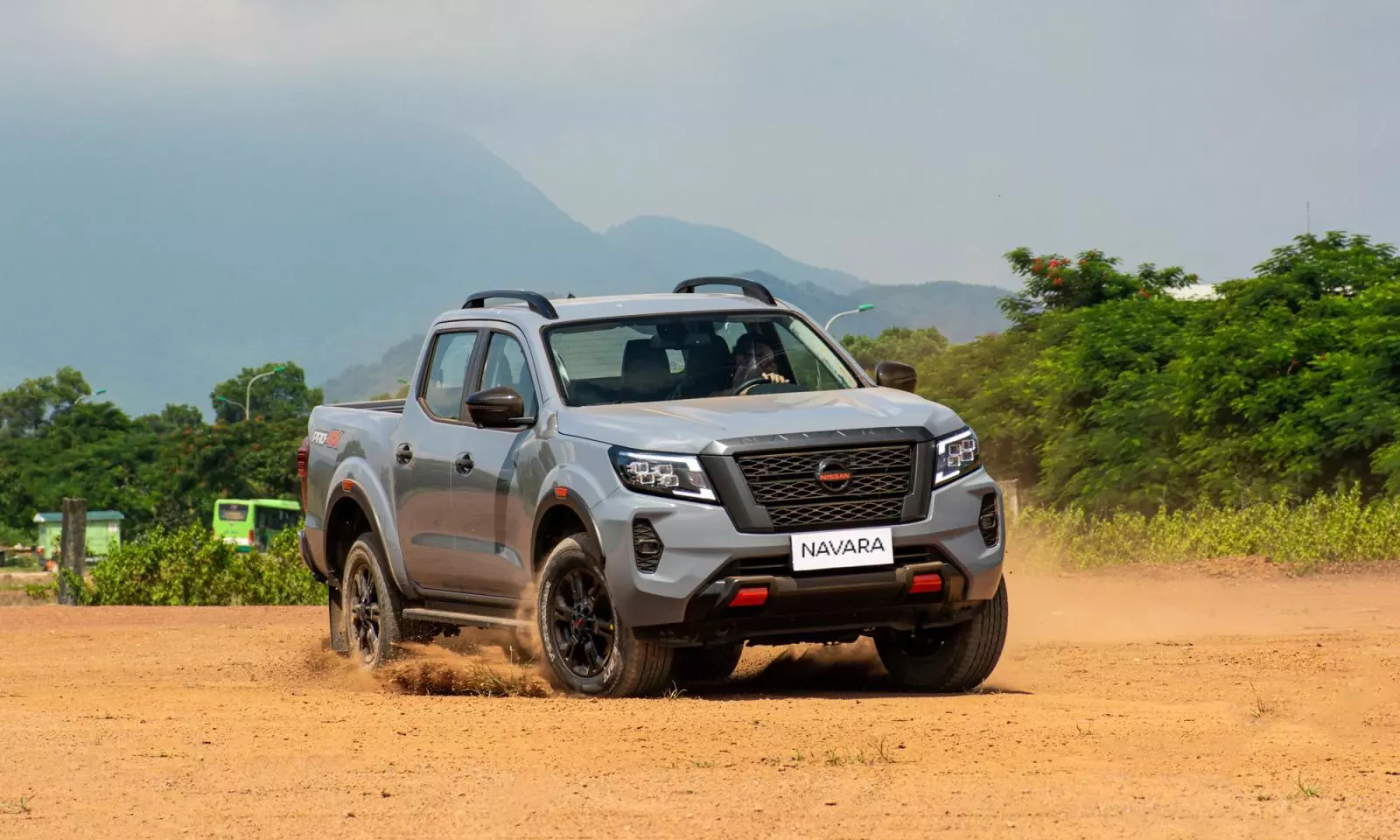 Nissan Navara giảm gần 200 triệu đồng 1