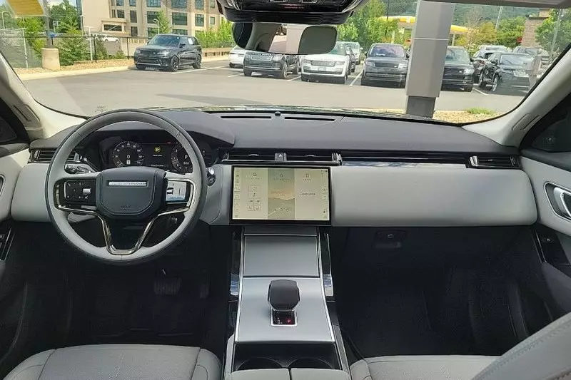 Nội thất xe Land Rover Velar 2024
