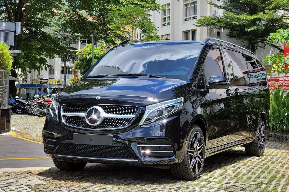 Mercedes-Benz V-Class giảm hơn 400 triệu đồng 1