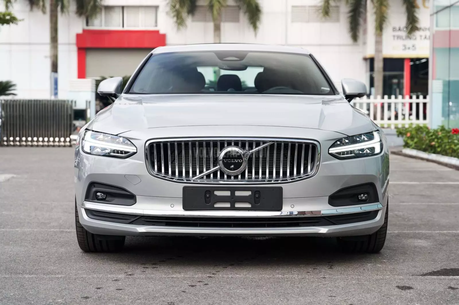 Volvo S90 LWB ưu đãi 348 triệu đồng 1