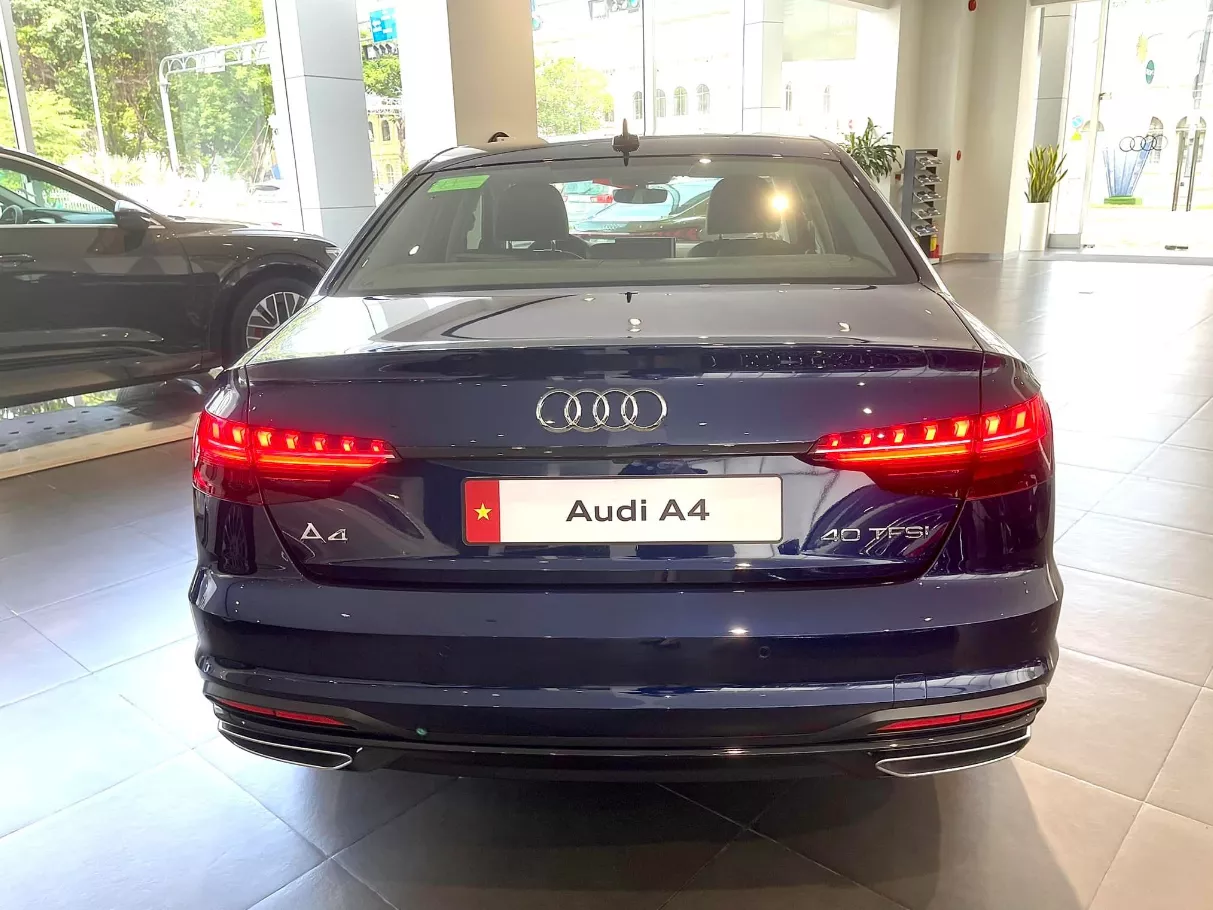 Đuôi xe Audi A4.
