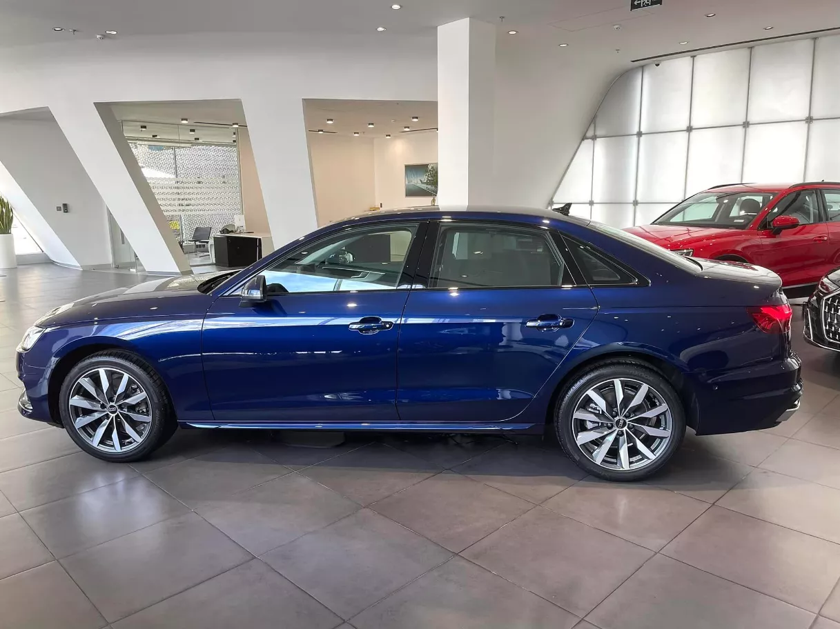 Thân xe Audi A4.