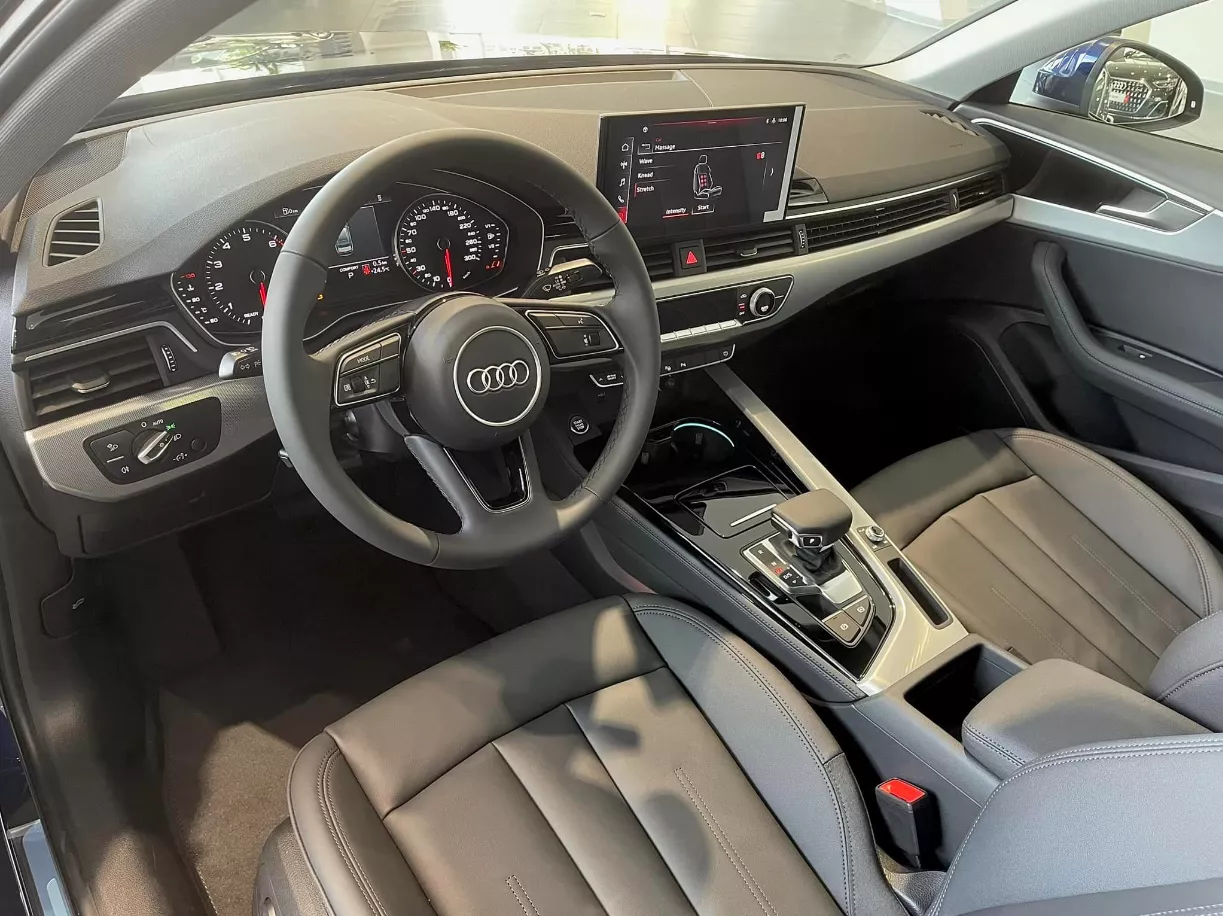 Nội thất xe Audi A4 .