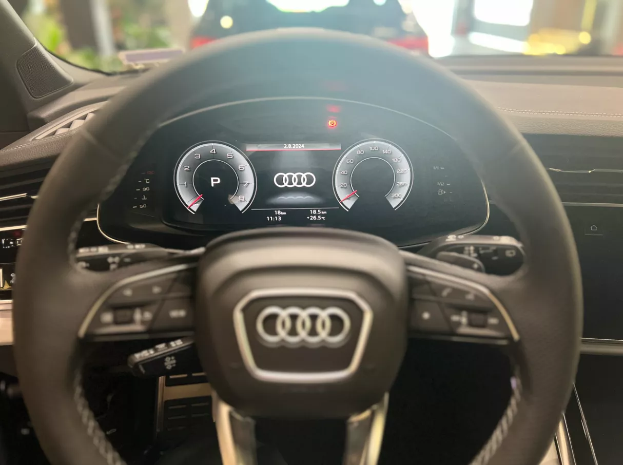 bảng đồng hồ Virtual Cockpit.