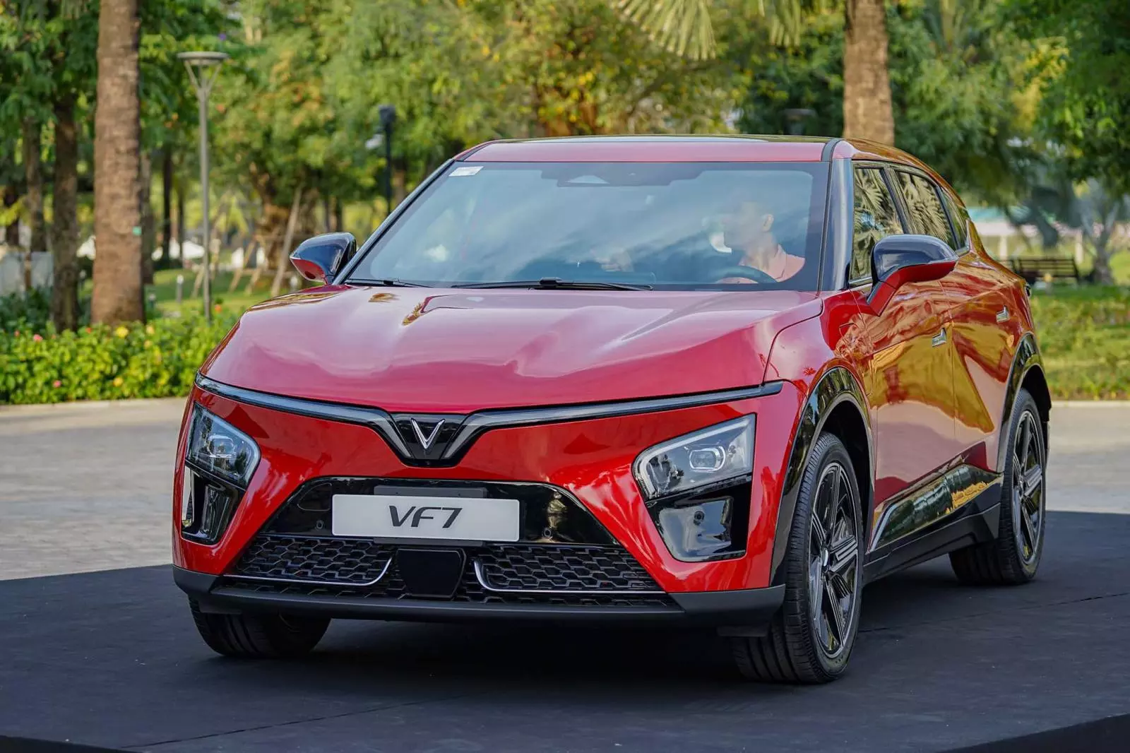 khách hàng mua xe VinFast VF 7 trong tháng 8 cũng nhận về nhiều ưu đãi hấp dẫn khách hàng mua xe VinFast VF 7 trong tháng 8 cũng nhận về nhiều ưu đãi hấp dẫn 1