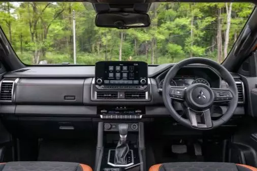 Đại lý áp dụng ưu đãi kép, xả hàng tồn Mitsubishi Triton trước ngày ra mắt thế hệ mới 4 Đại lý áp dụng ưu đãi kép, xả hàng tồn Mitsubishi Triton trước ngày ra mắt thế hệ mới a4