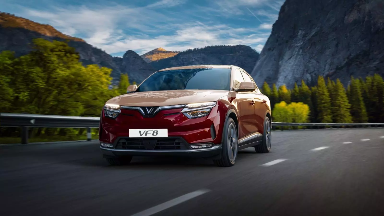 VinFast VF 8 Lux được đổi tên mới.