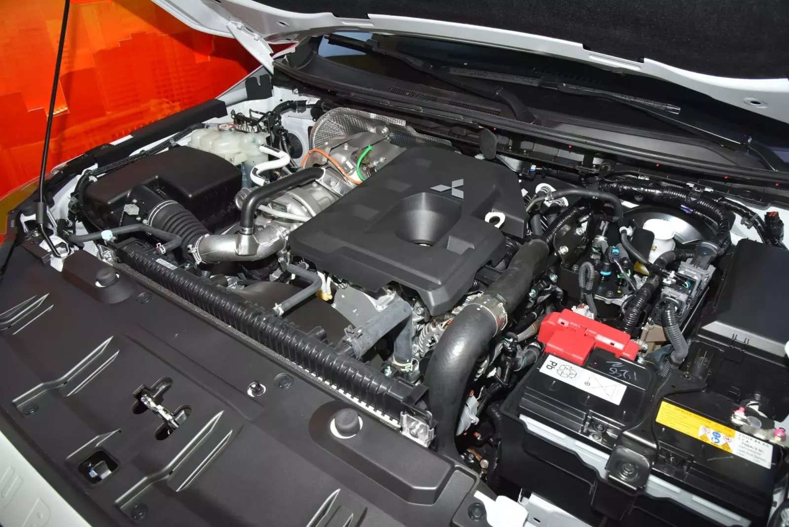 Thông số kỹ thuật xe Mitsubishi Triton 2024: Động cơ và vận hành.