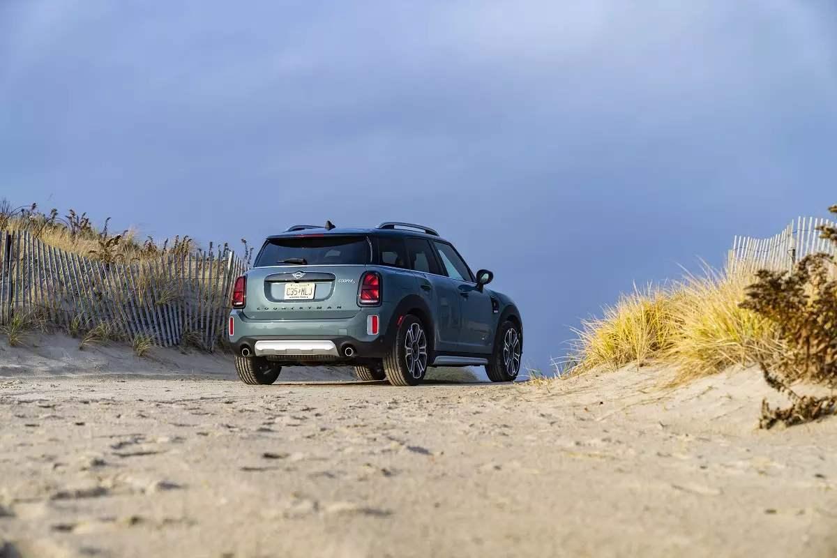Thiết kế ấn tượng ở đuôi xe MINI Countryman.