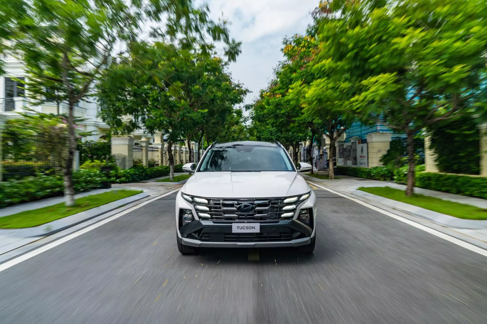 Đầu xe Hyundai Tucson nổi bật với lưới tản nhiệt thiết kế mới